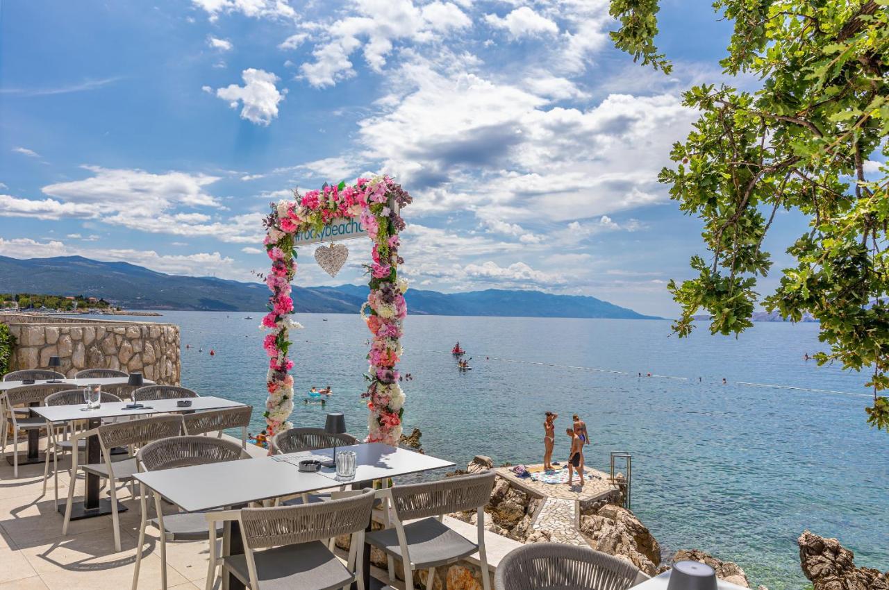 Rocky Beach Rooms Novi Vinodolski Bagian luar foto