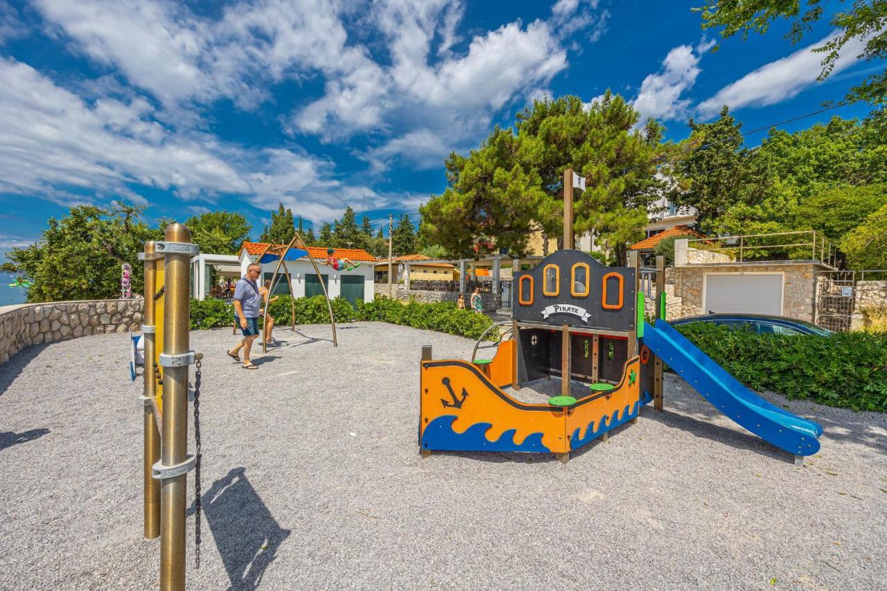 Rocky Beach Rooms Novi Vinodolski Bagian luar foto