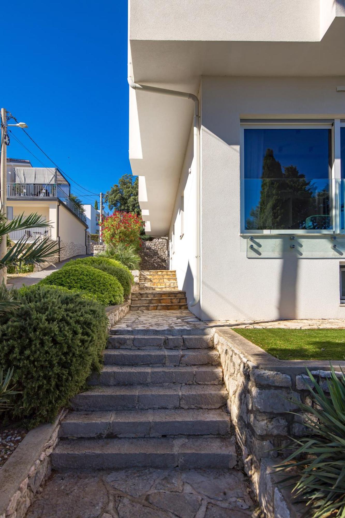 Rocky Beach Rooms Novi Vinodolski Bagian luar foto