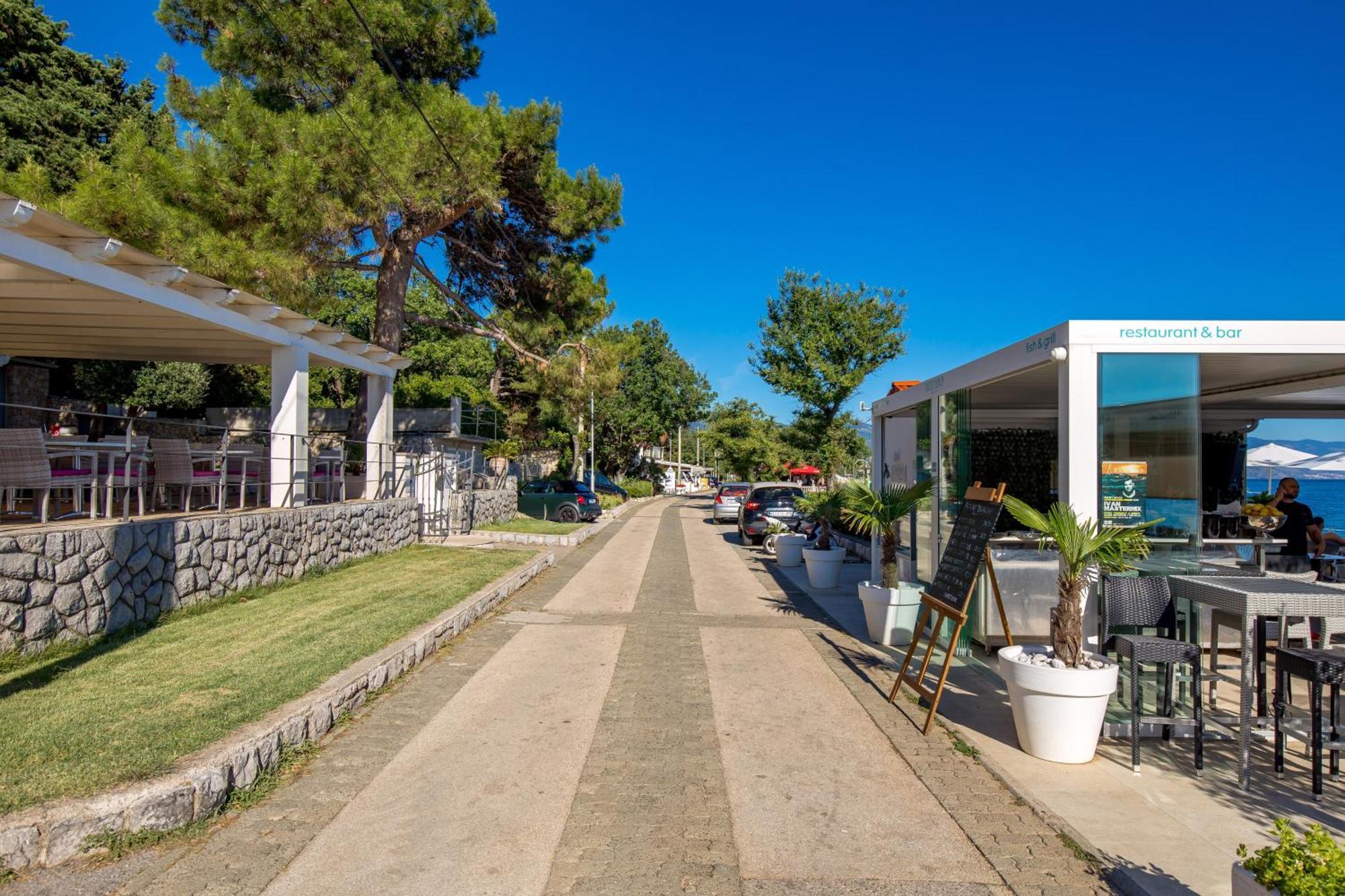 Rocky Beach Rooms Novi Vinodolski Bagian luar foto