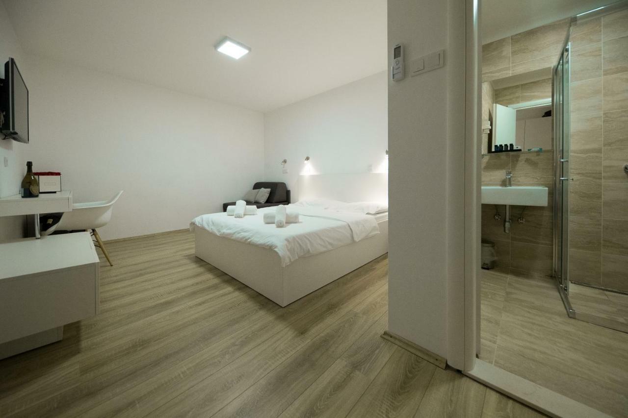 Rocky Beach Rooms Novi Vinodolski Bagian luar foto